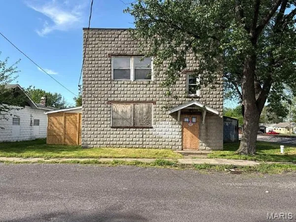 $10,600 | 300 East Forest Street, Hartford, IL 62048