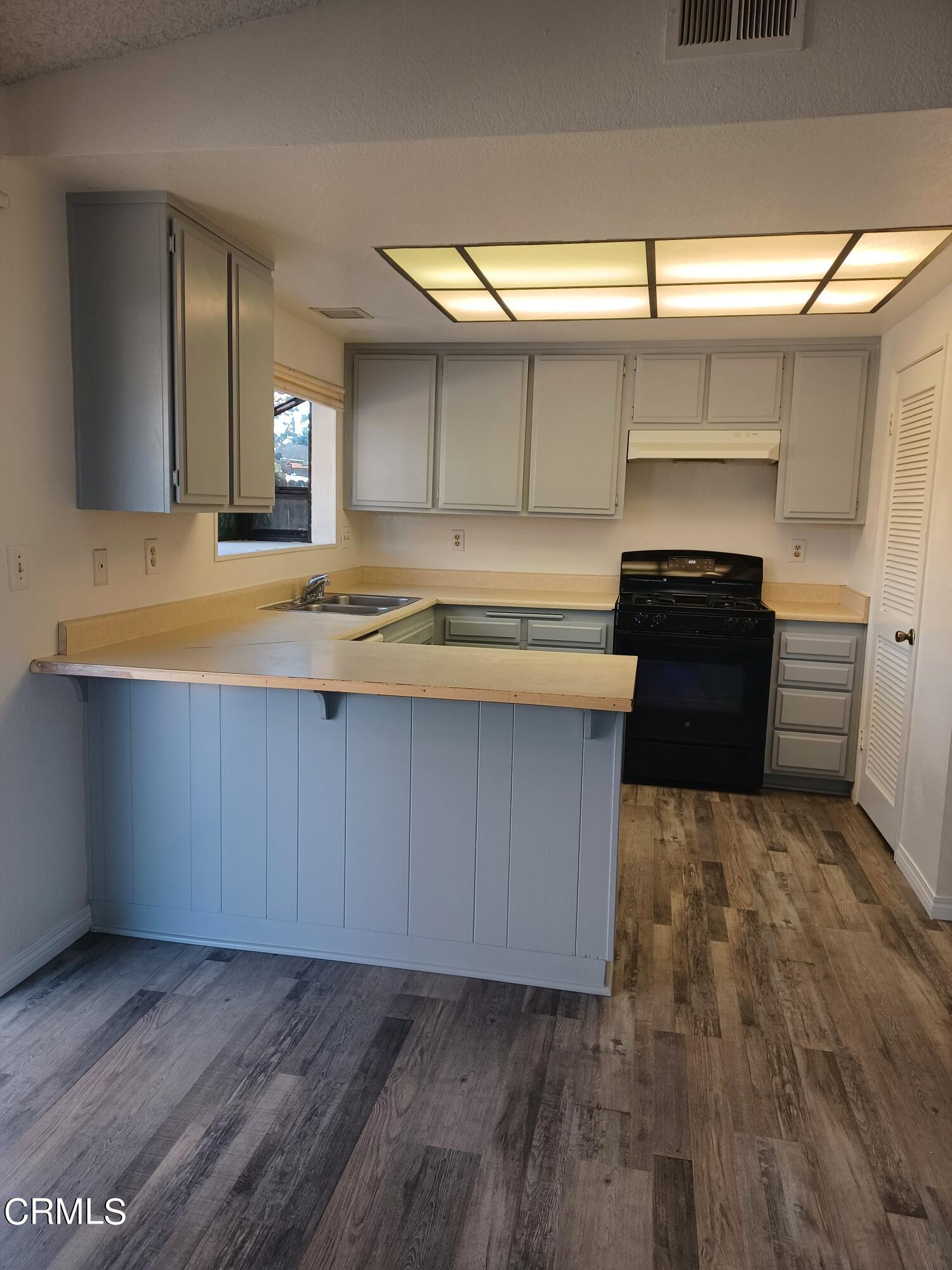 851 Almendra Place Oxnard, CA 93036 - Photo 3 of 7 a kitchen with a sink and cabinets