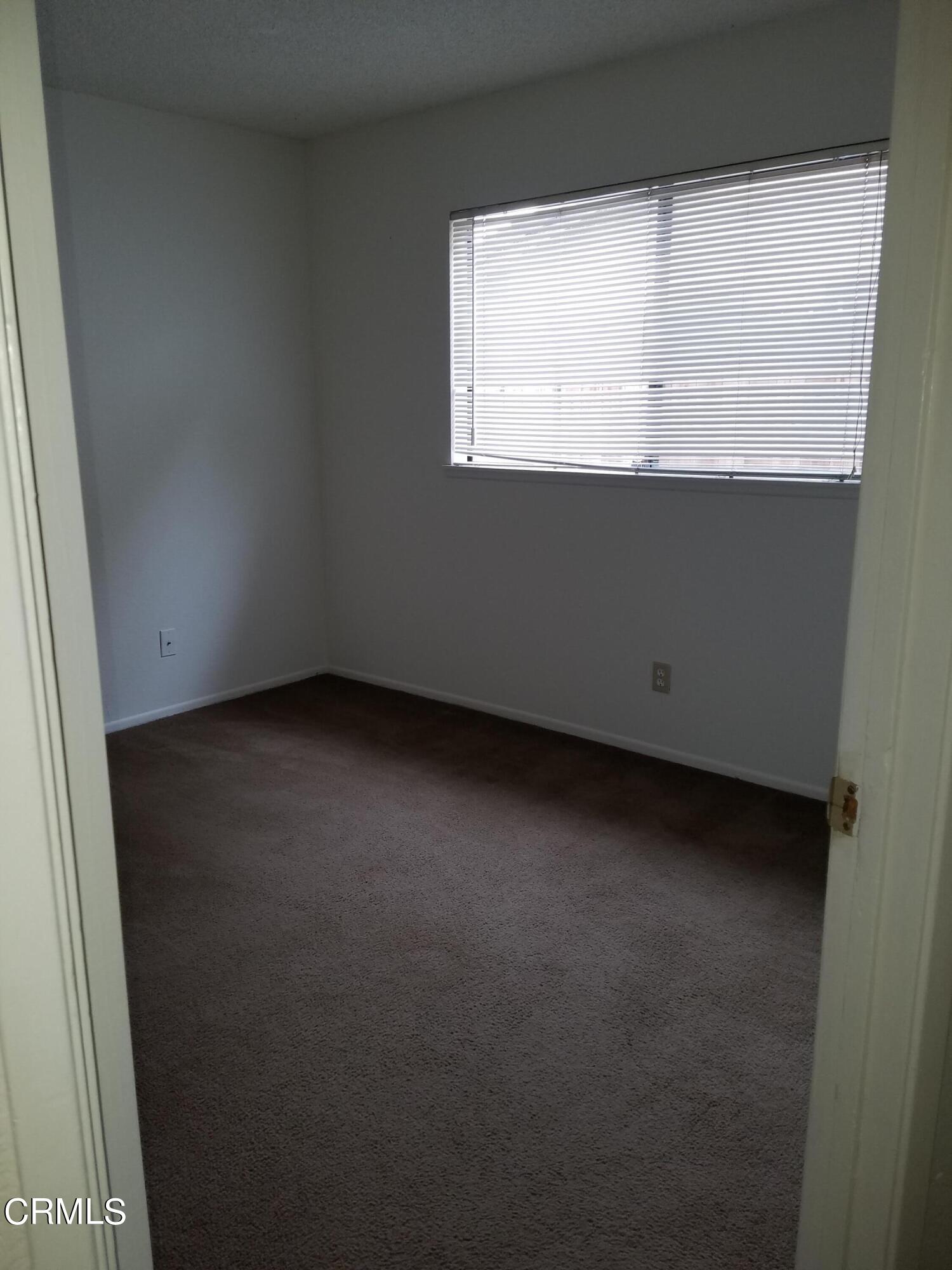 851 Almendra Place Oxnard, CA 93036 - Photo 6 of 7 an empty room with a window