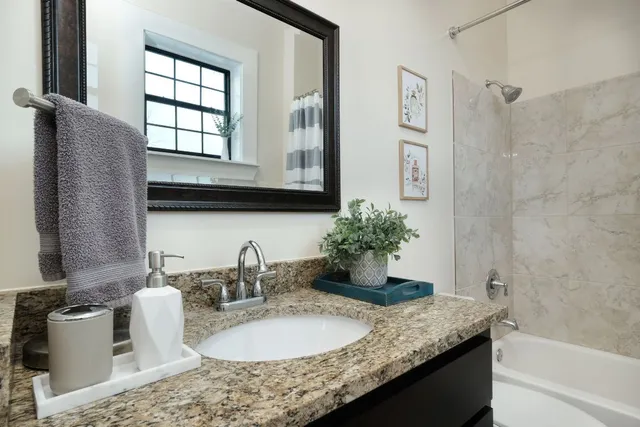 $1,650 | 609 East University Avenue, Unit 201, Georgetown, TX 78626