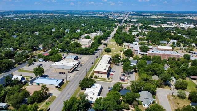 $1,650 | 609 East University Avenue, Unit 201, Georgetown, TX 78626