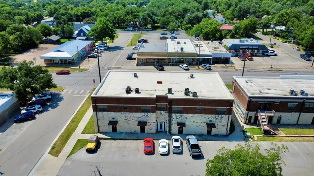 $1,650 | 609 East University Avenue, Unit 201, Georgetown, TX 78626