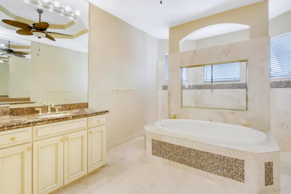 $1,350,000 | 660 Southwest Yacht Basin Way, Stuart, FL 34997
