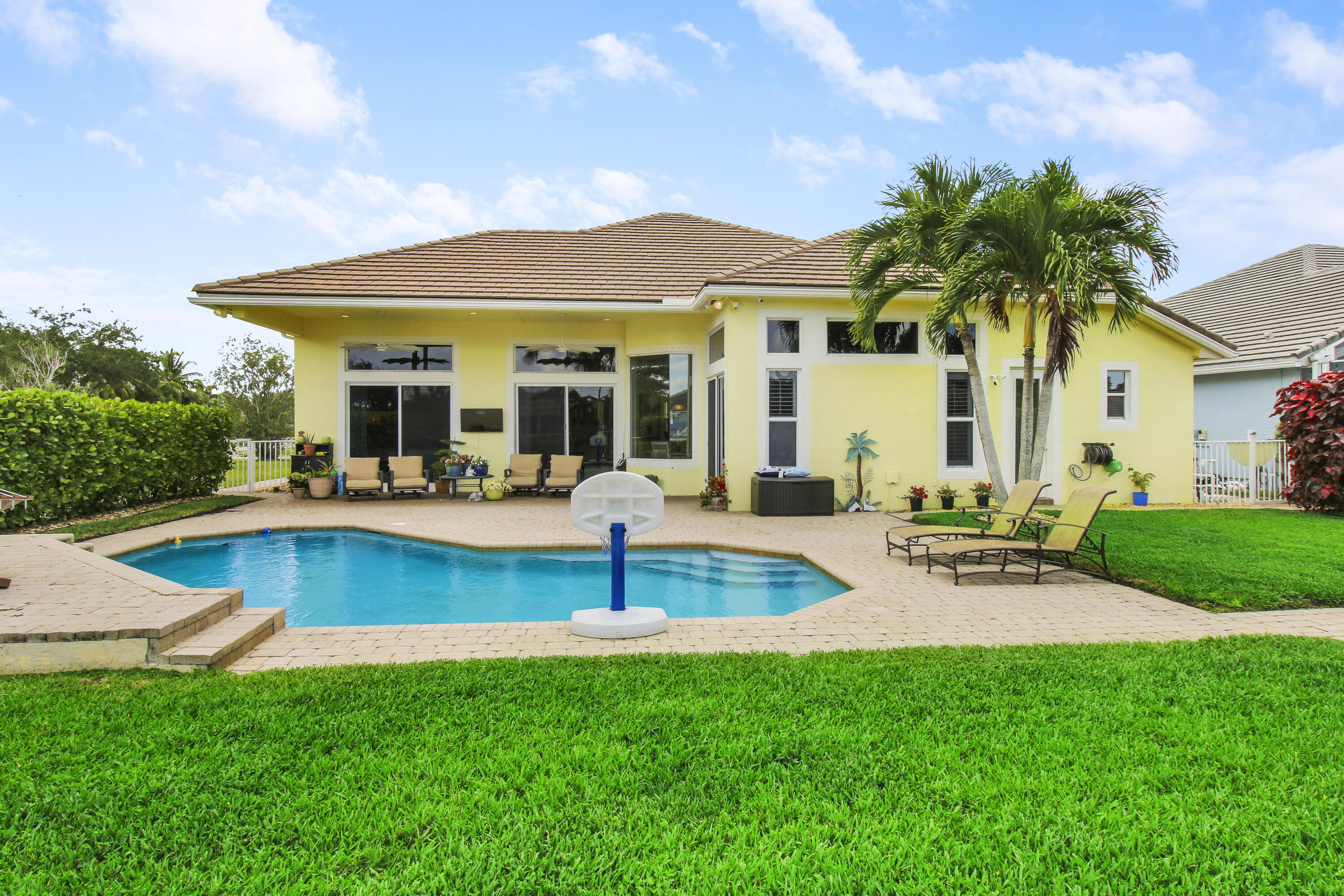 660 Southwest Yacht Basin Way Stuart, FL 34997 - Photo 30 of 42 a view of a house with swimming pool and sitting area