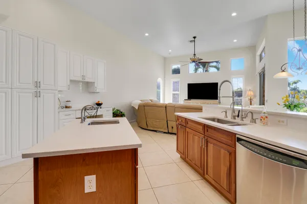 $1,350,000 | 660 Southwest Yacht Basin Way, Stuart, FL 34997