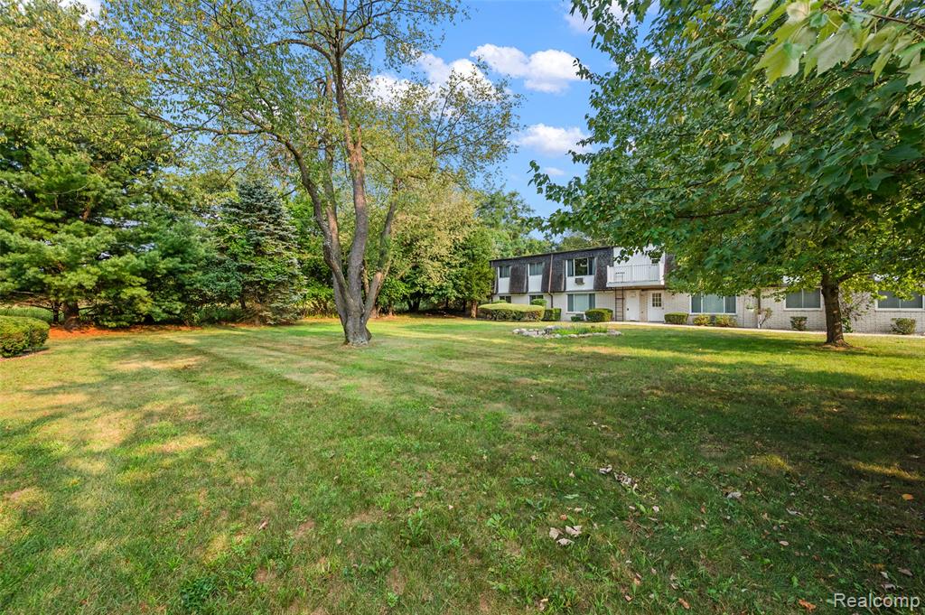 384 West Drahner Road, Unit B8 Oxford, MI 48371 - Photo 28 of 32 Gallery Image 28