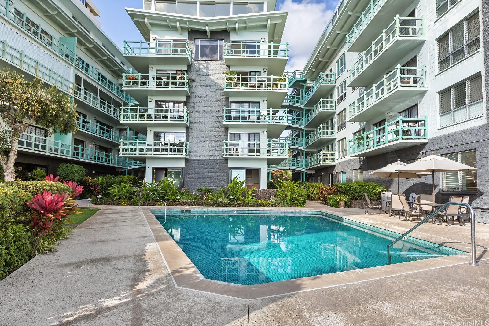 2957 Kalakaua Avenue, Unit 102 Honolulu, HI 96815 - Photo 13 of 15 front view of a building