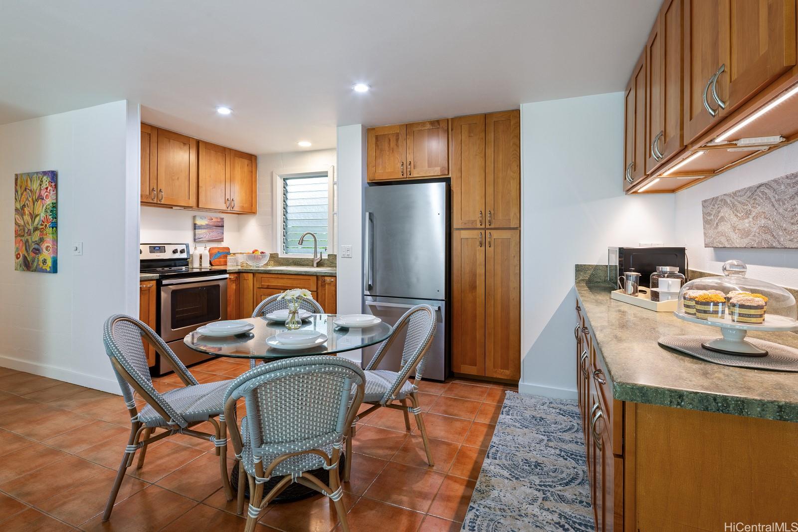 2957 Kalakaua Avenue, Unit 102 Honolulu, HI 96815 - Photo 4 of 15 a dining room with furniture and window