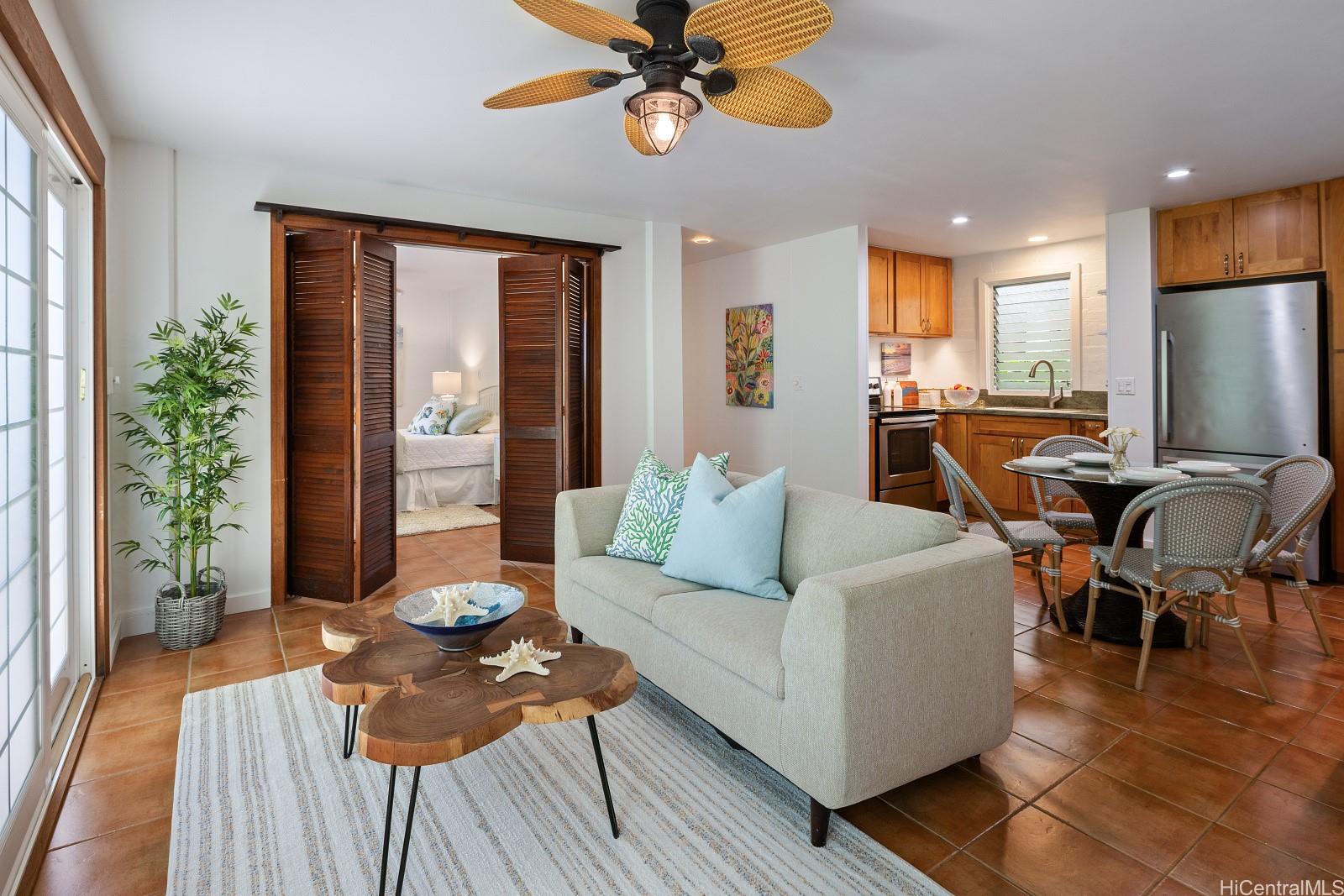 2957 Kalakaua Avenue, Unit 102 Honolulu, HI 96815 - Photo 6 of 15 a living room with furniture and a window