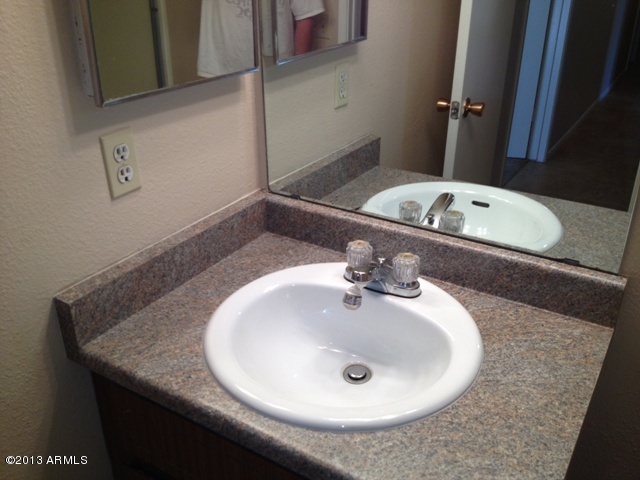 7955 West Montecito Avenue Phoenix, AZ 85033 - Photo 24 of 36 Picture 406