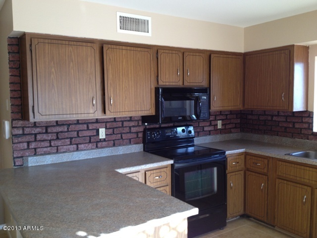 7955 West Montecito Avenue Phoenix, AZ 85033 - Photo 7 of 36 Picture 419