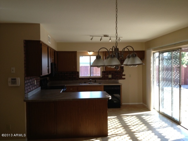 7955 West Montecito Avenue Phoenix, AZ 85033 - Photo 8 of 36 Picture 416