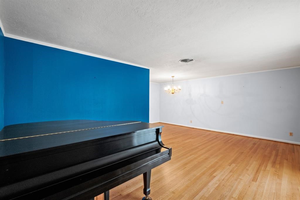 7722 Dillon Street Houston, TX 77061 - Photo 2 of 18
