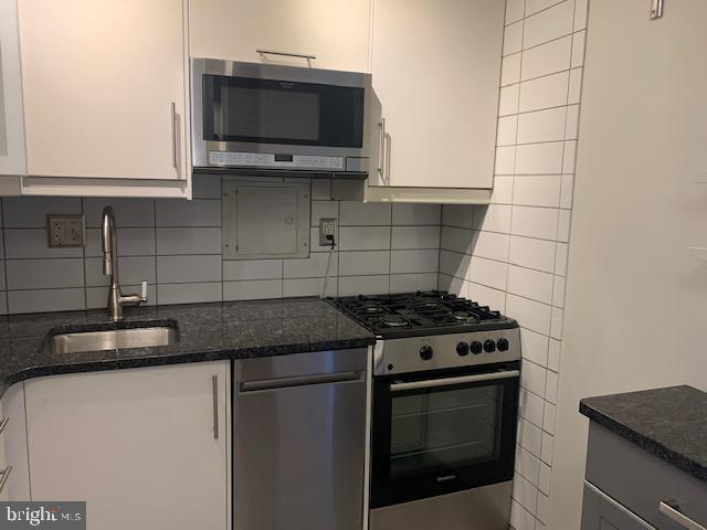 300 M Street Southwest, Unit N411 Washington, DC 20024 - Photo 8 of 13 a kitchen with granite countertop a stove and a microwave
