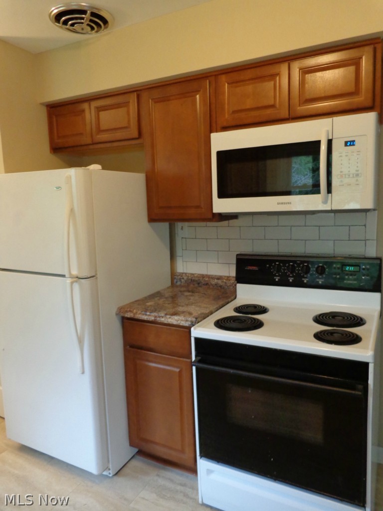 14687 Sprague Road Strongsville, OH 44136 - Photo 4 of 25