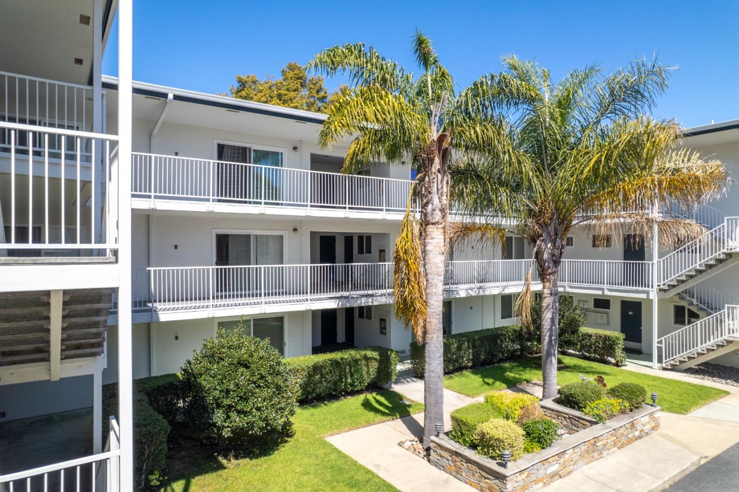 328 Main Street, Unit 13 Santa Cruz, CA 95060 - Photo 9 of 27 a house view with a garden space