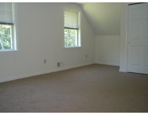 18 Blodgett Road Holland, MA 01521 - Photo 7 of 13 an empty room with a window