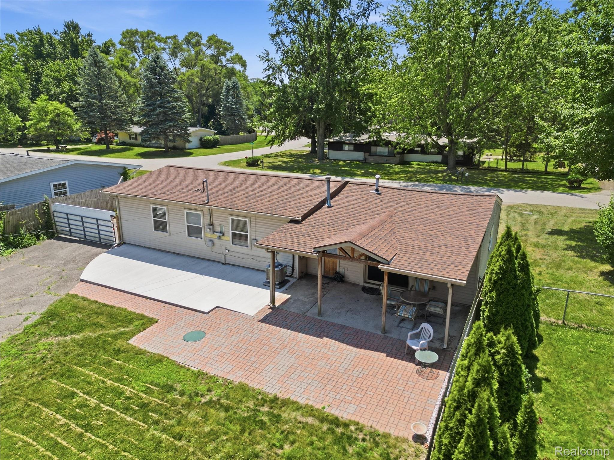 6271 Stephen Brighton, MI 48116 - Photo 25 of 28 10-DJI_0049.jpg