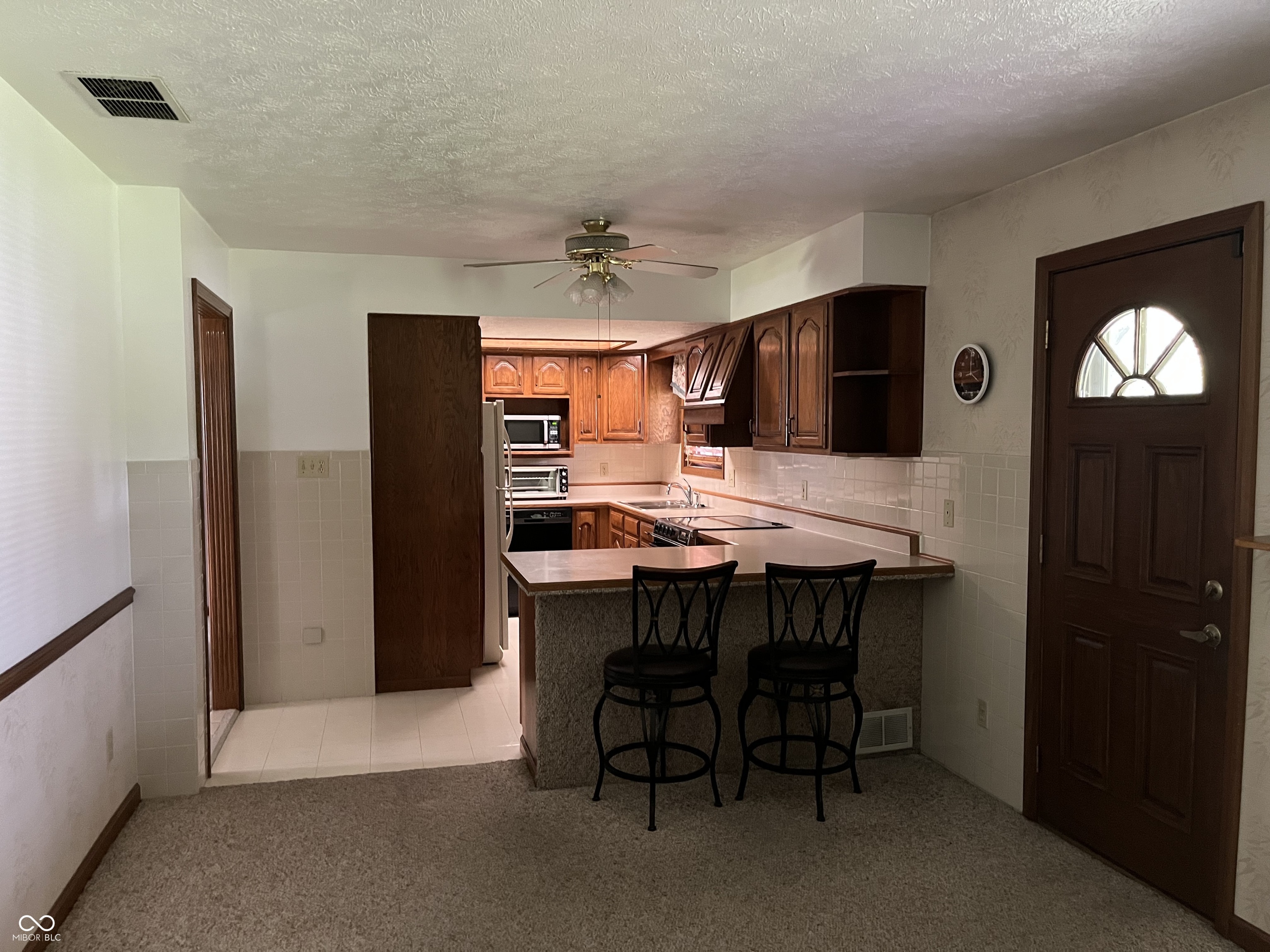 4221 Solun Road Indianapolis, IN 46221 - Photo 3 of 14
