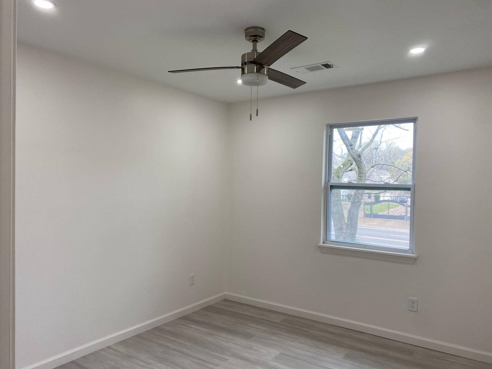 5089 Horn Lake Road Memphis, TN 38109 - Photo 13 of 23 an empty room with a window