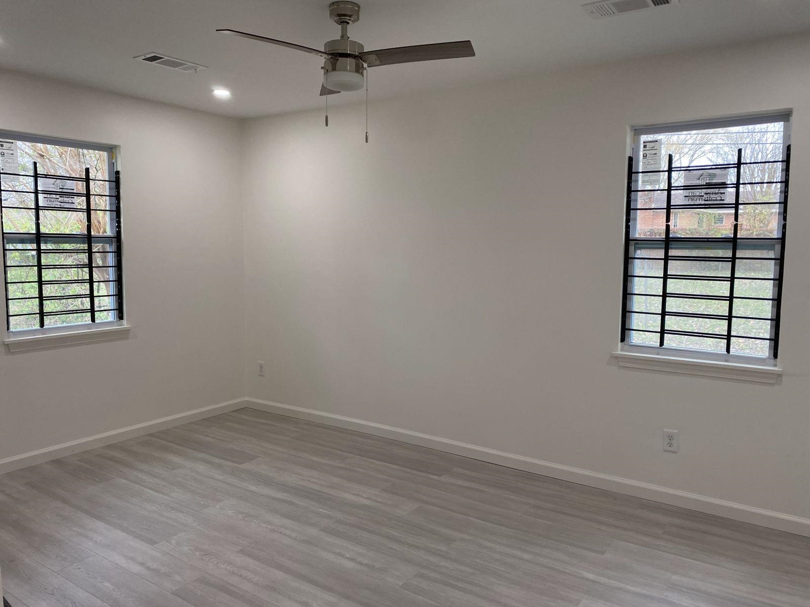 5089 Horn Lake Road Memphis, TN 38109 - Photo 15 of 23 an empty room with wooden floor and windows