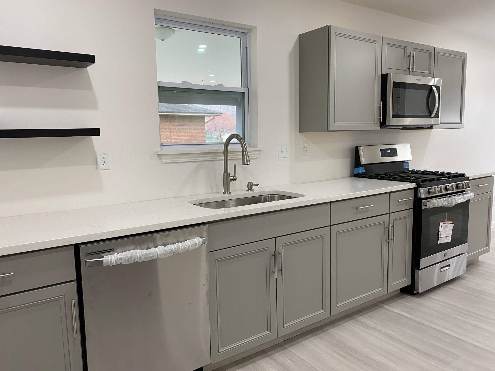 5089 Horn Lake Road Memphis, TN 38109 - Photo 6 of 23 a kitchen with appliances a sink and cabinets