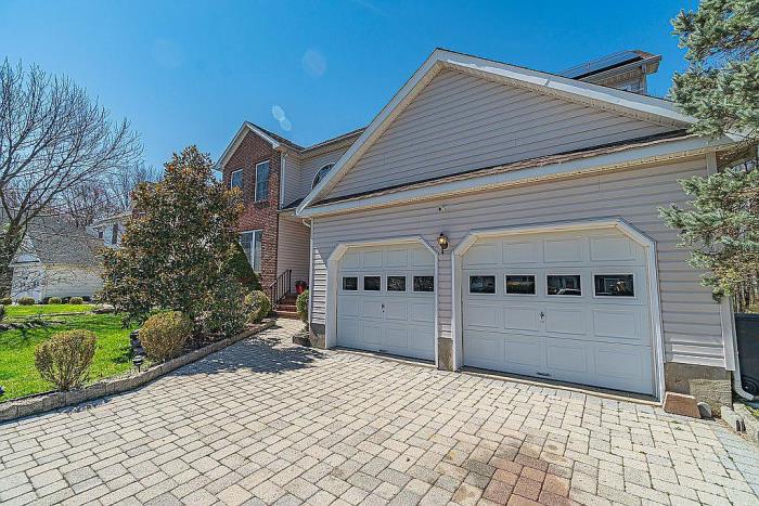 8 Champlain Road Monmouth Junction, NJ 08852 - Photo 12 of 34