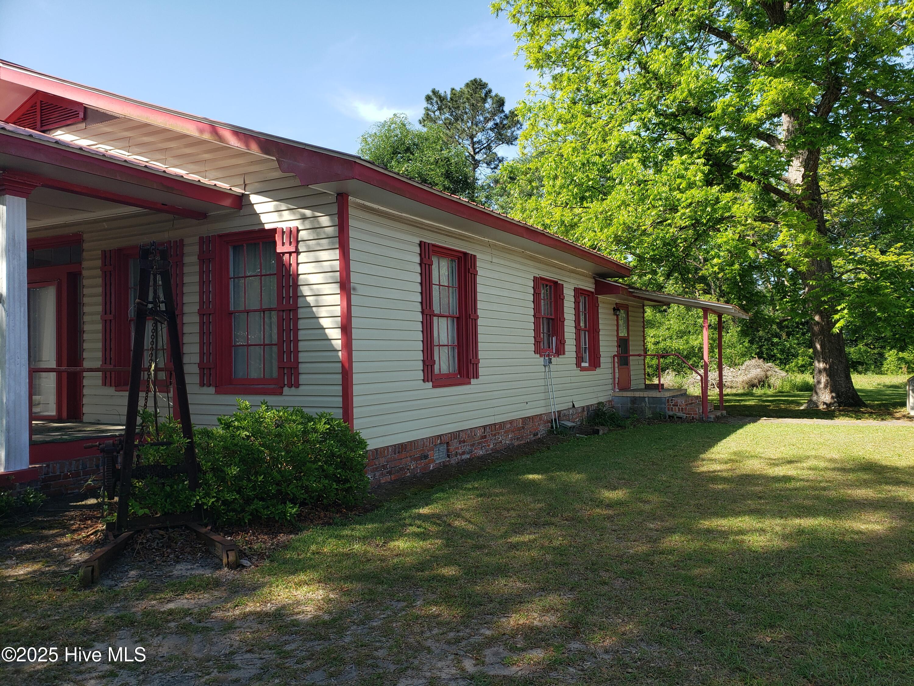 809 Conway Road Fair Bluff, NC 28439 - Photo 4 of 46 20250501_100017