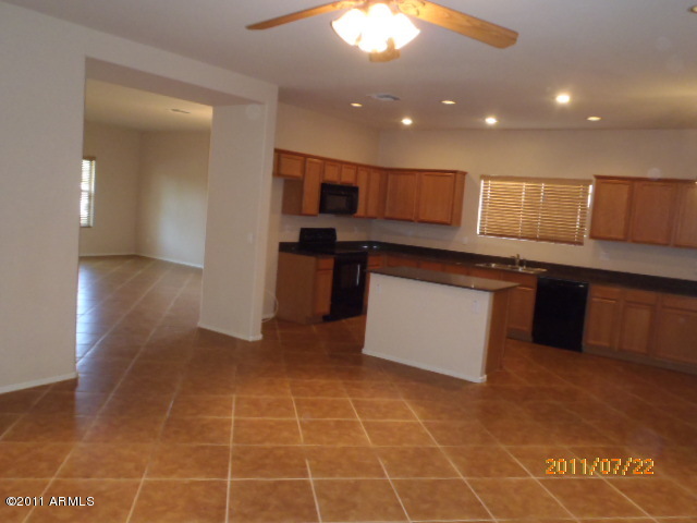 2504 West Bloch Road Phoenix, AZ 85041 - Photo 8 of 14 kitchen1