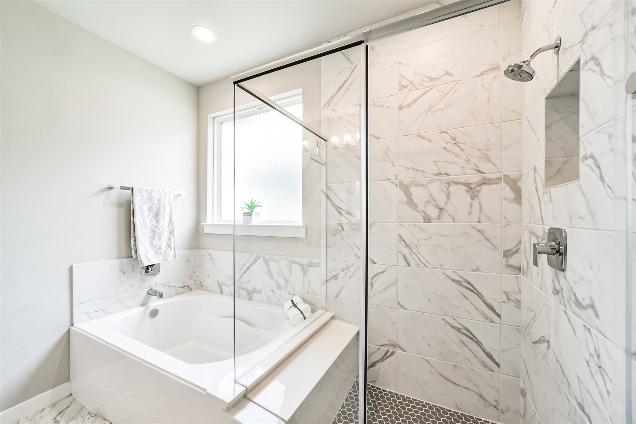 29510 Red Rocks Pk Drive Katy, TX 77494 - Photo 19 of 31 a bathroom with a bathtub and shower