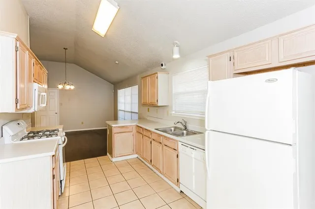 $2,025 | 5309 Tennis Villa Drive, Arlington, TX 76017