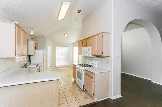 $2,025 | 5309 Tennis Villa Drive, Arlington, TX 76017