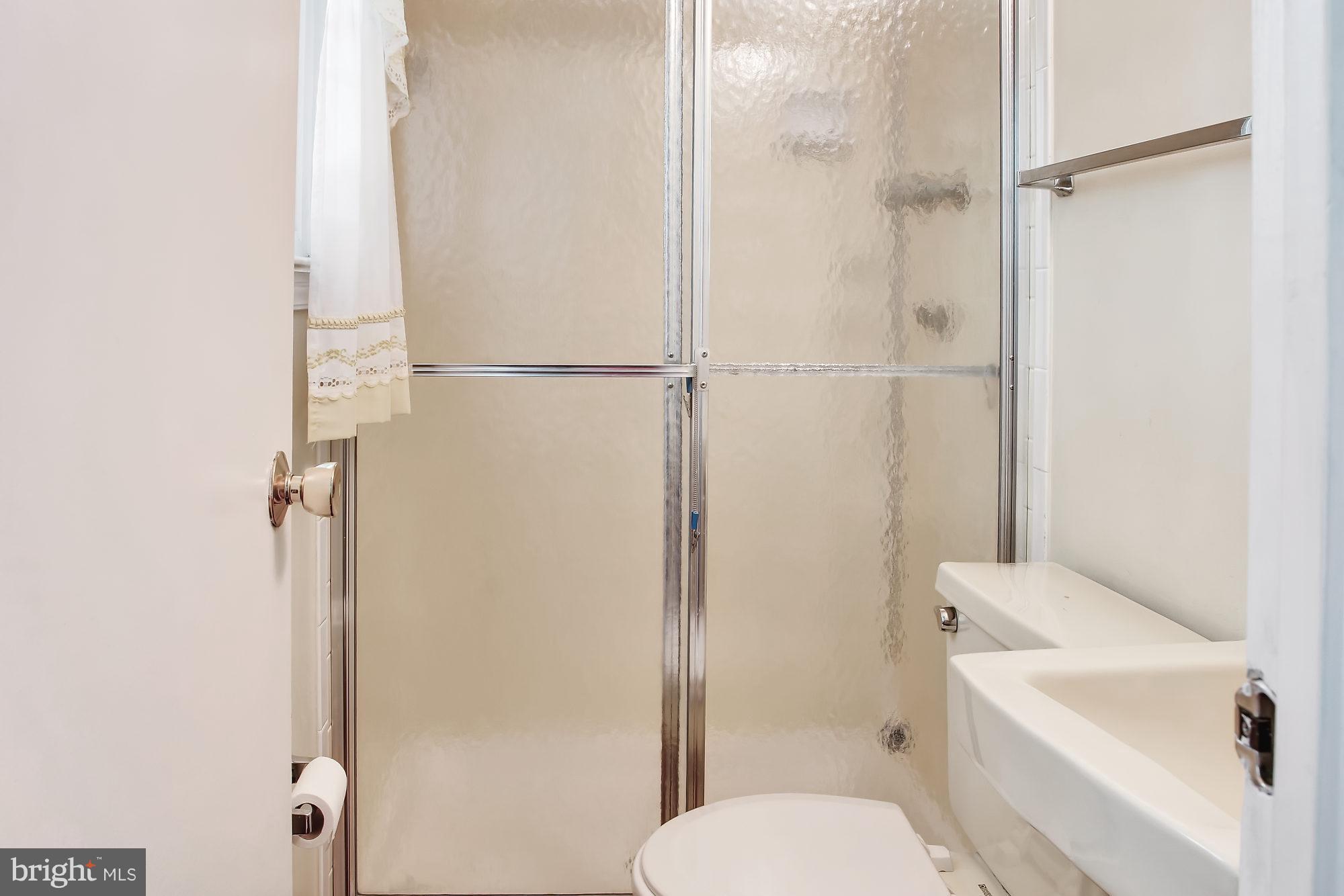 12628 Billington Road Silver Spring, MD 20904 - Photo 10 of 20 Master Bathroom (Full)