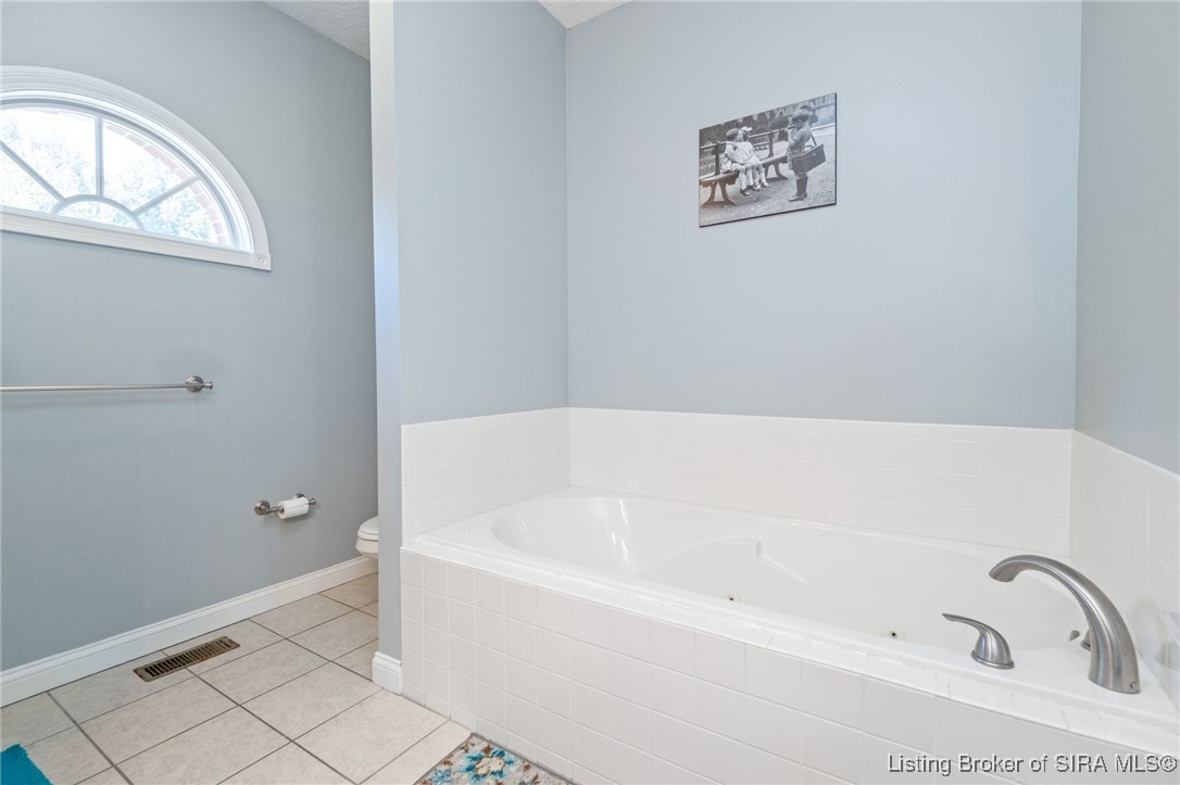 8961 Lake Point Drive Georgetown, IN 47122 - Photo 38 of 69 Gallery Image 38