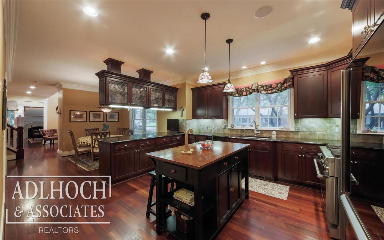 920 Shoreham Road Grosse Pointe Woods, MI 48236 - Photo 4 of 39