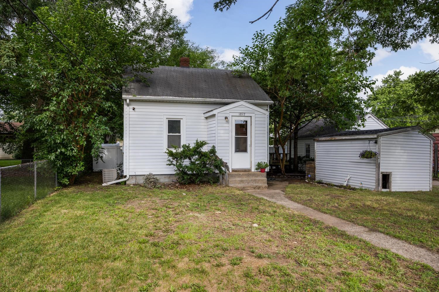 1872 Fayette Avenue Beloit, WI 53511 - Photo 3 of 28
