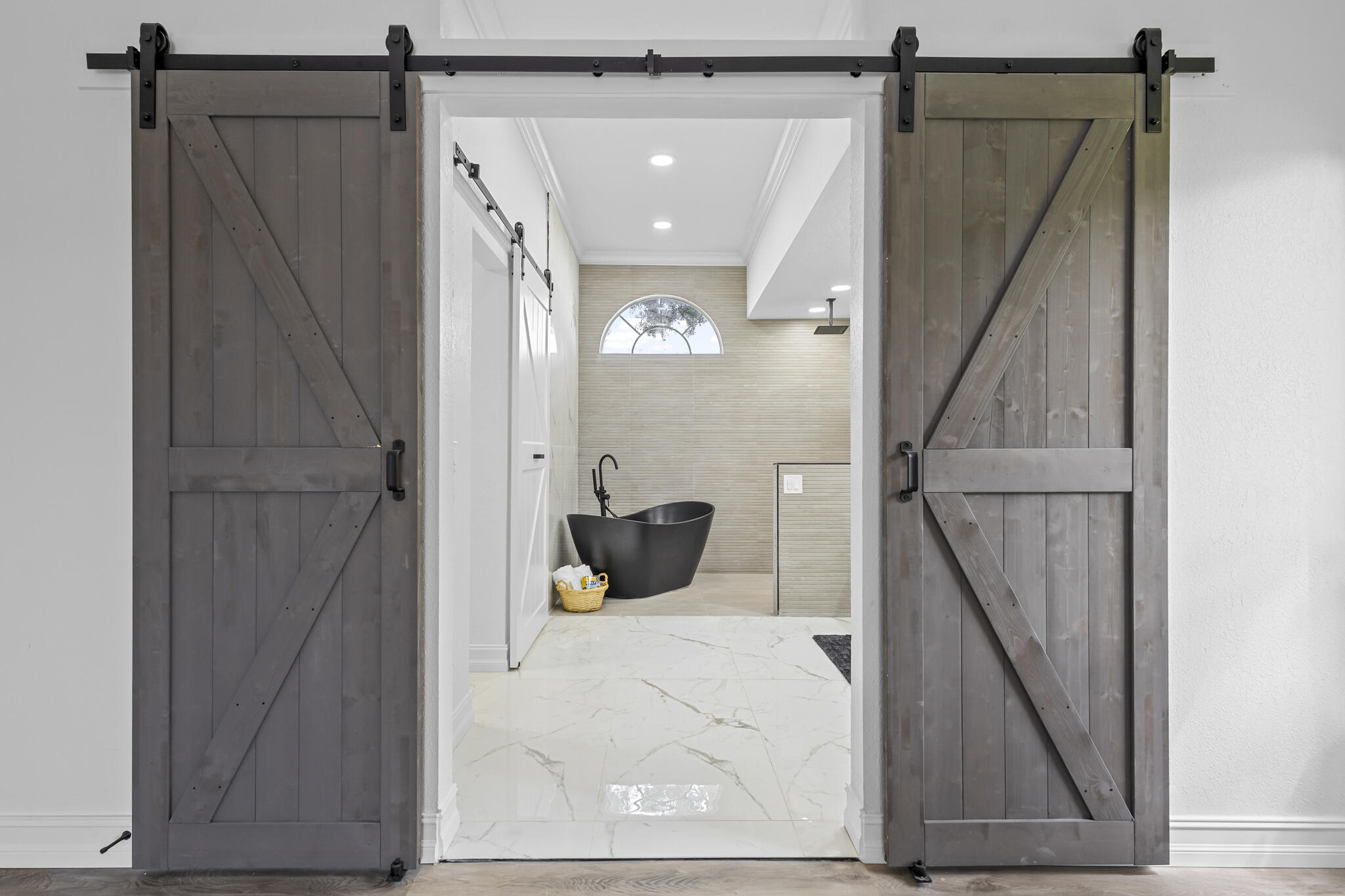 1695 Rustic Way Melbourne, FL 32935 - Photo 7 of 24 a bathroom with a shower