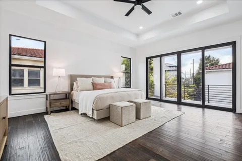 $1,600,000 | 3209 McCulloch Circle, Houston, TX 77056