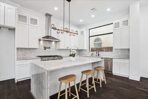 $1,600,000 | 3209 McCulloch Circle, Houston, TX 77056