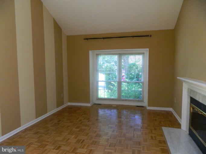 1507 Hugo Circle Silver Spring, MD 20906 - Photo 10 of 19 Living Room