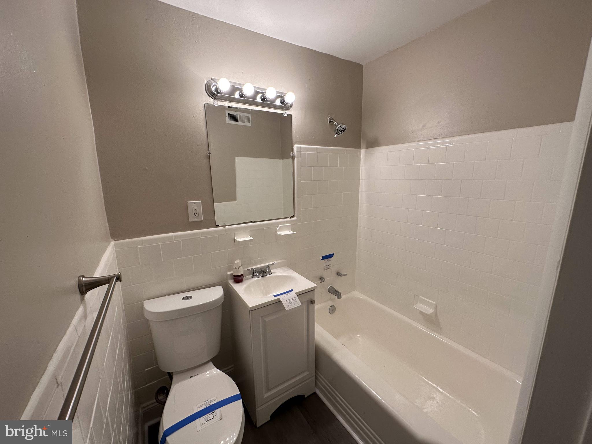 4047 Cedardale Road Baltimore, MD 21215 - Photo 14 of 14 Bath