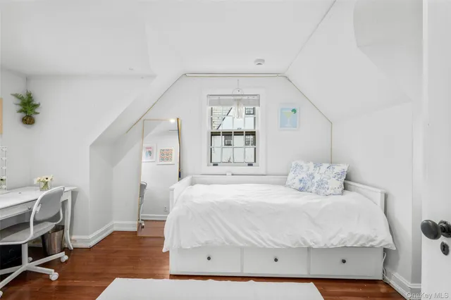 $1,800,000 | 417 Wynnewood Road, Pelham, NY 10803