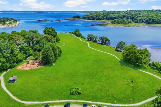 $1,800,000 | 417 Wynnewood Road, Pelham, NY 10803