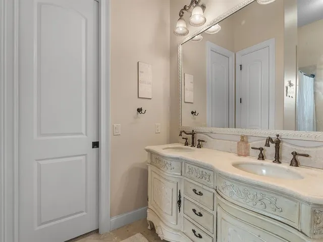 a view of entryway and hall