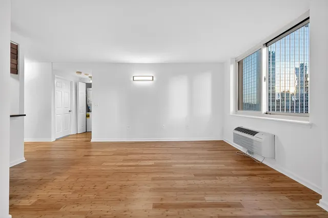 $999,000 | 20 2nd Street, Unit 1102, Jersey City, NJ 07302