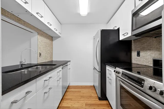 $999,000 | 20 2nd Street, Unit 1102, Jersey City, NJ 07302