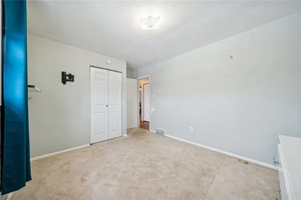 an empty room with an empty space
