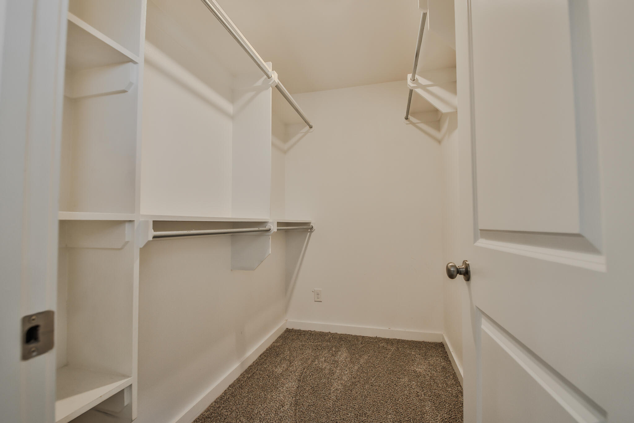 13407 Avenue R Lubbock, TX 79423 - Photo 13 of 20 13407 Ave R - Primary Closet
