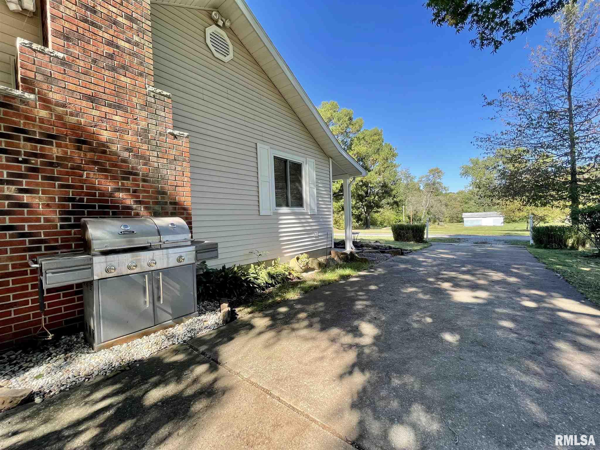 210 Benedict Street Valier, IL 62891 - Photo 33 of 41 Gallery Image 33