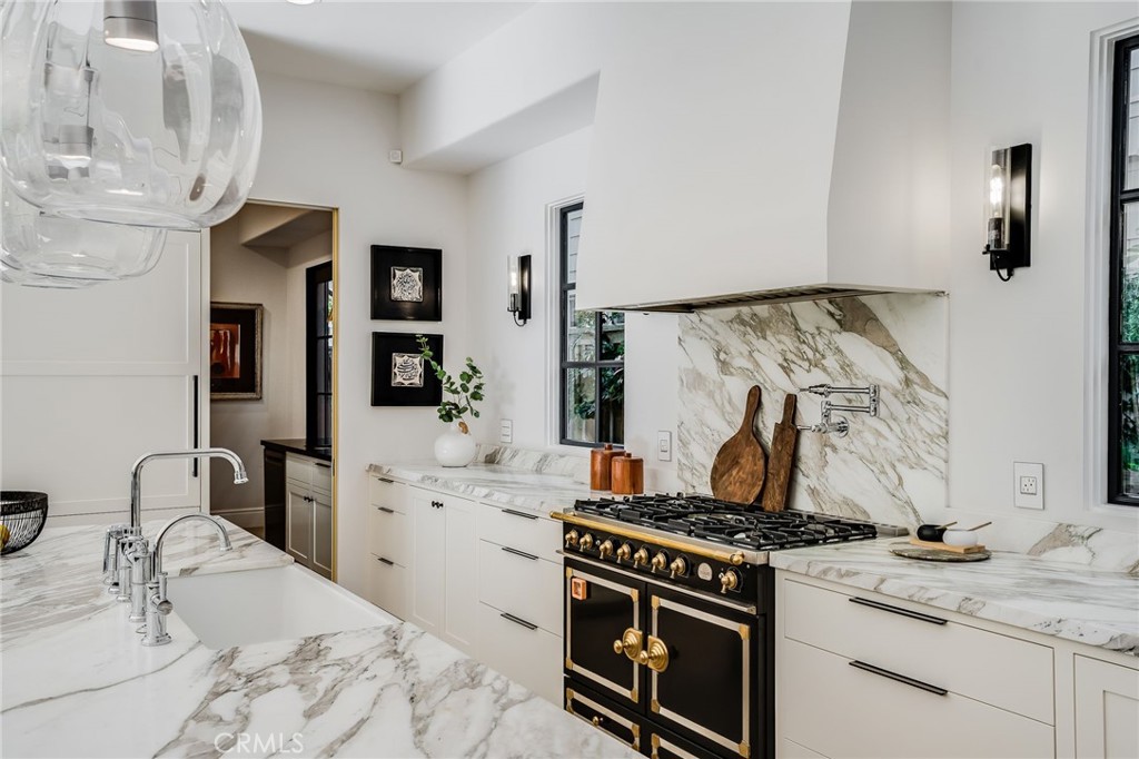 526 Riverside Avenue Newport Beach, CA 92663 - Photo 12 of 45